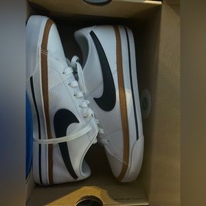 Womens Nike Court Legacy NN